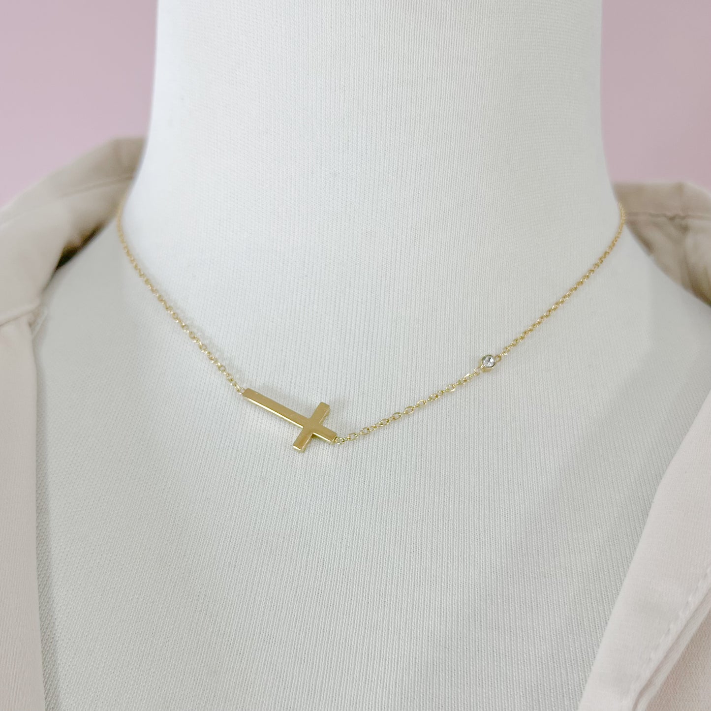 COLLAR CRUZ Y CRISTAL