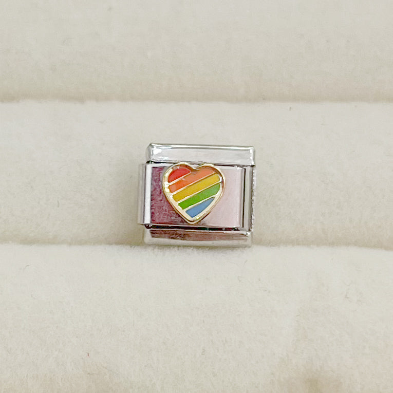 CHARM CORAZÓN ARCOÍRIS
