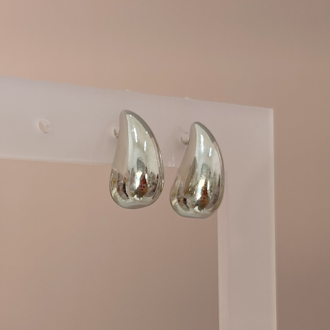 ARETES GOTA PLATEADO
