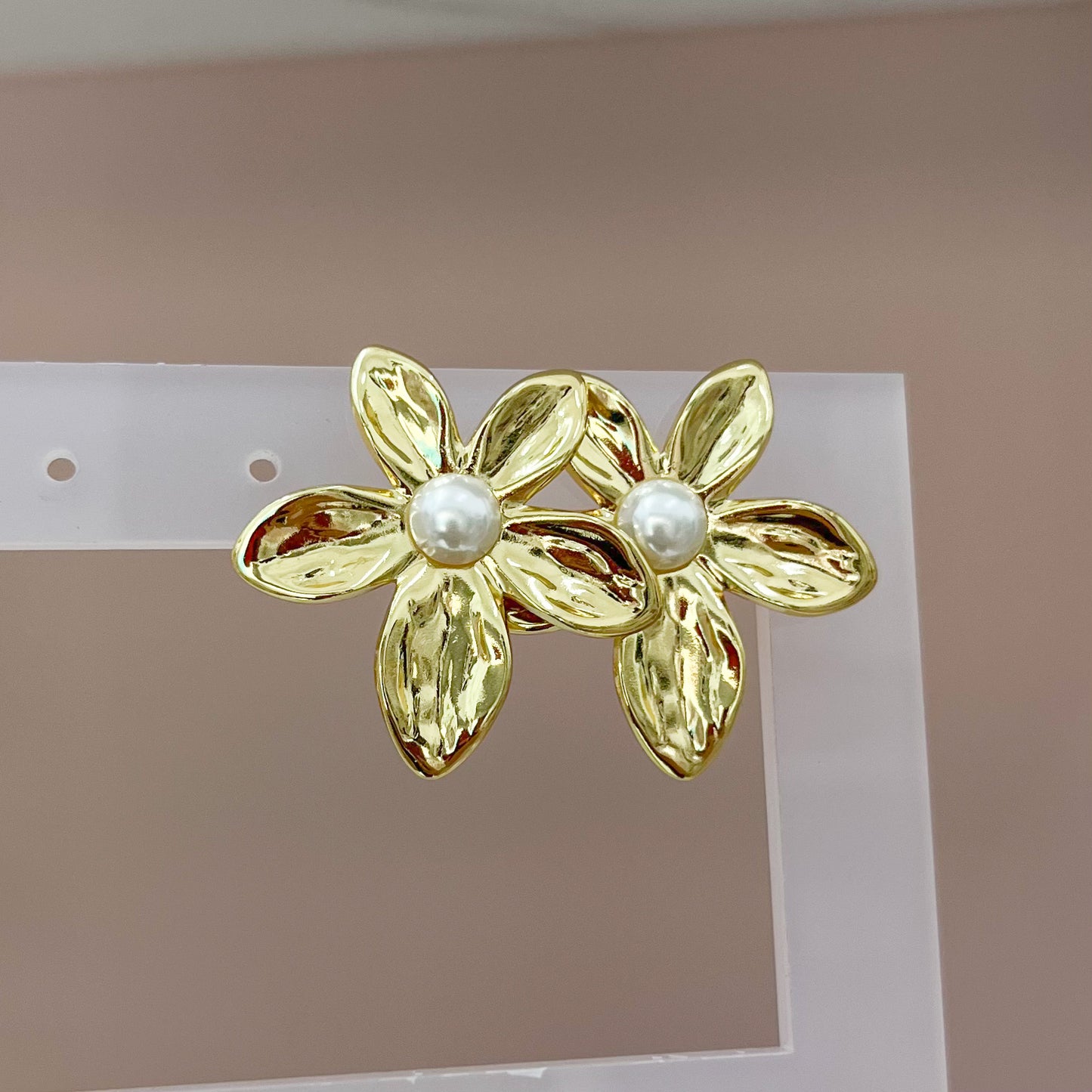 ARETES FLOR CENTRO PERLA