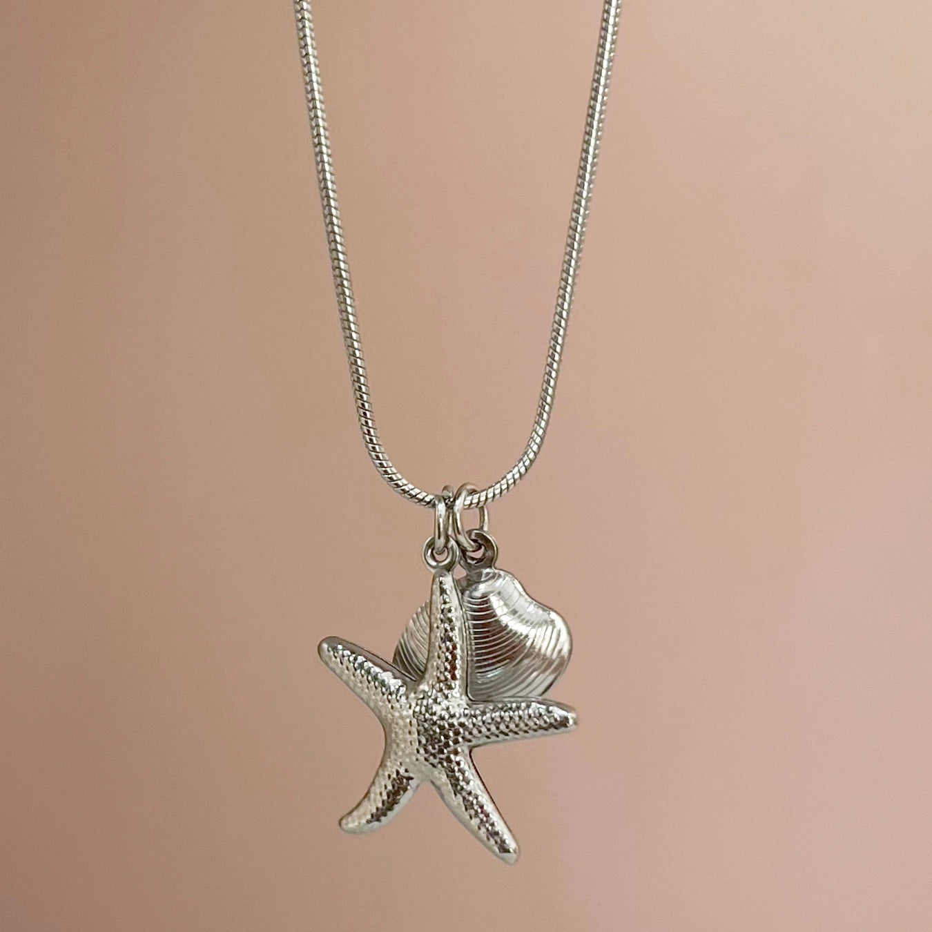 COLLAR ESTRELLA CONCHA PLATEADO