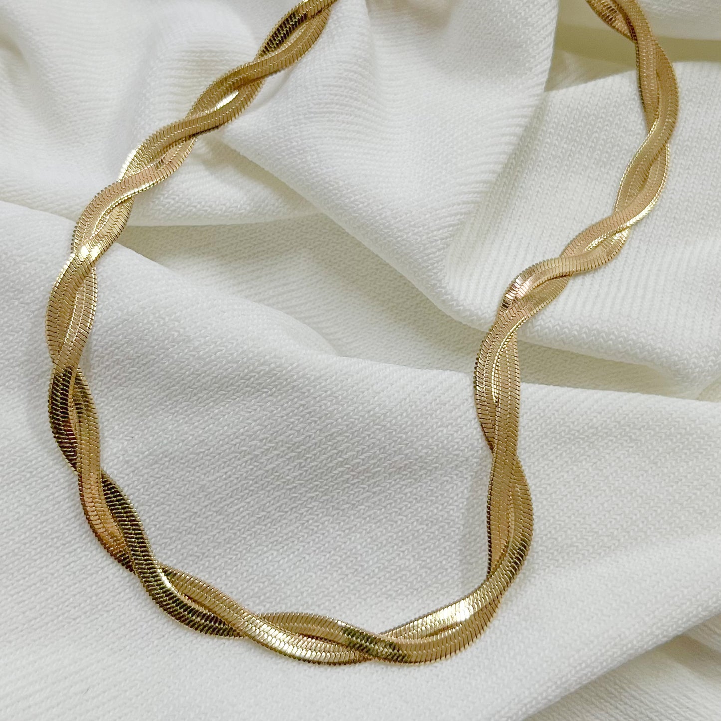 Collar trenzado dorado