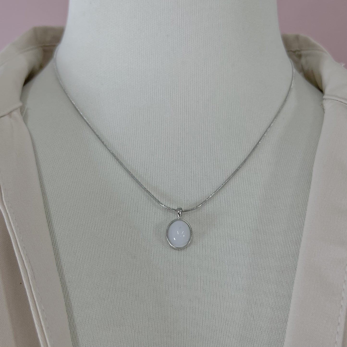 COLLAR DIJE BLANCO