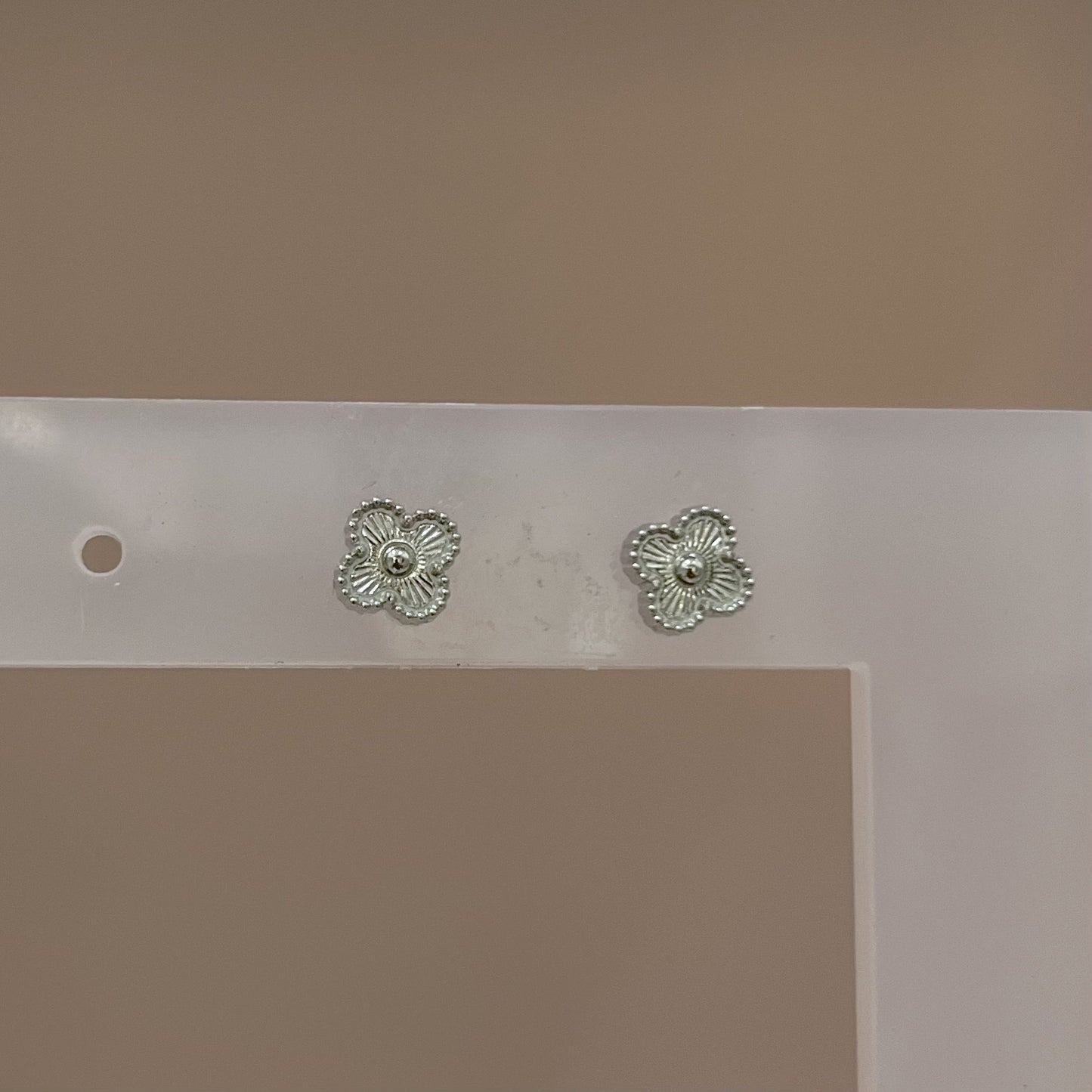 ARETES TRÉBOL PLATEADO