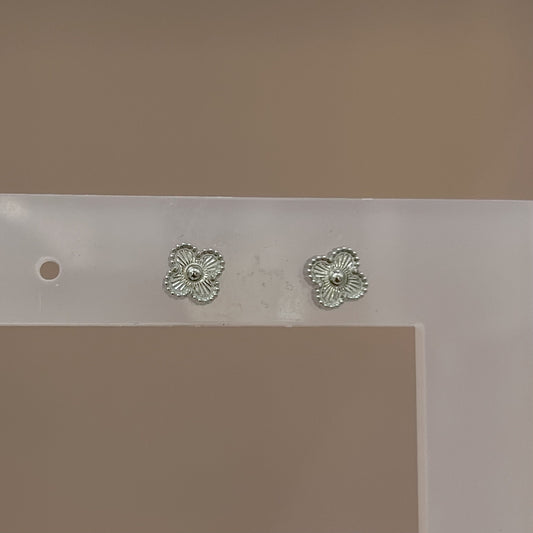 ARETES TRÉBOL PLATEADO