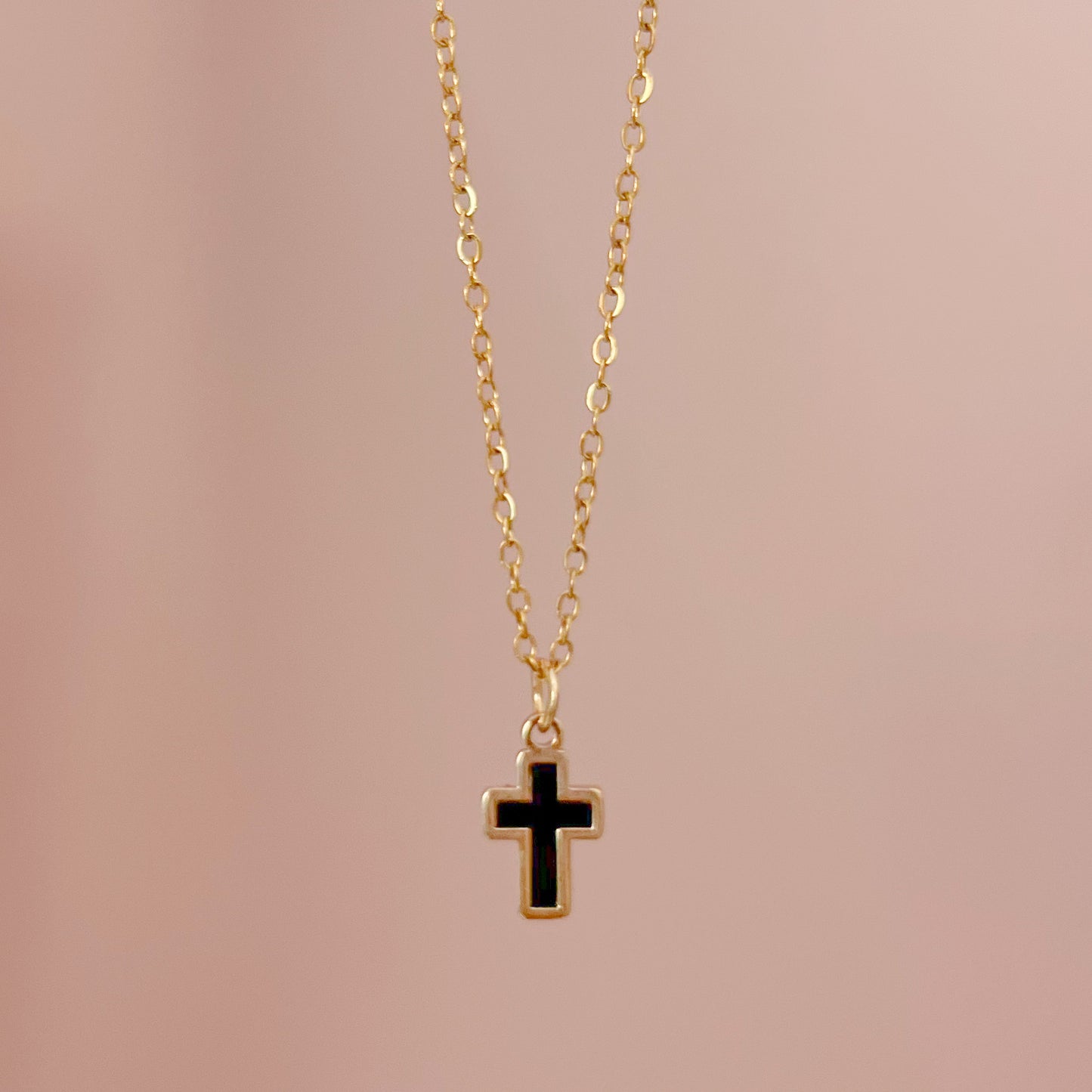 COLLAR CRUZ NEGRA