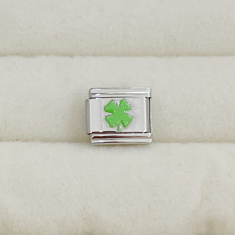 CHARM TRÉBOL