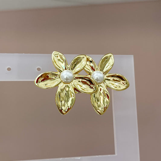ARETES FLOR CENTRO PERLA