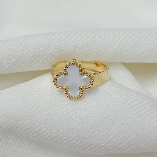 Anillo a flor blanca