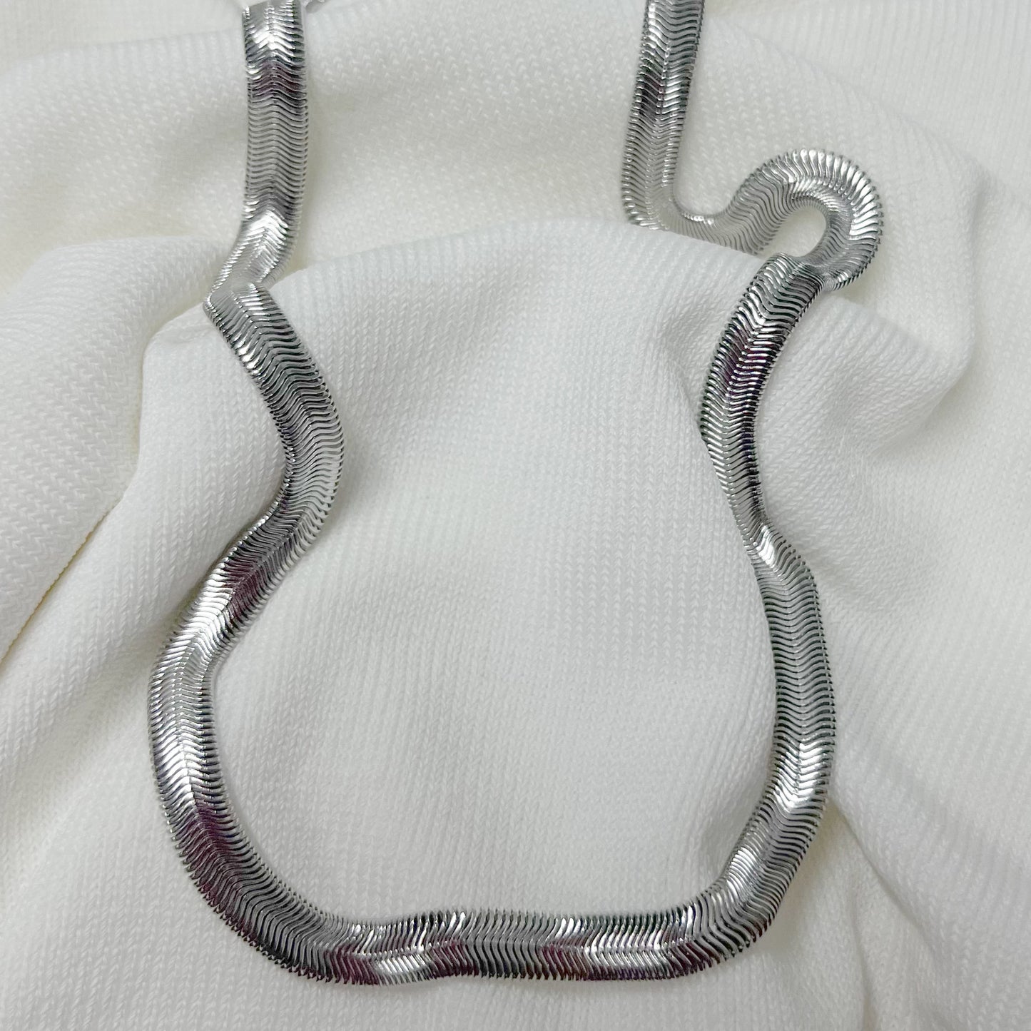 Collar panza de serpiente plateado