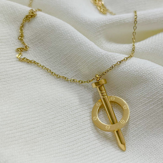 Collar clavo dorado