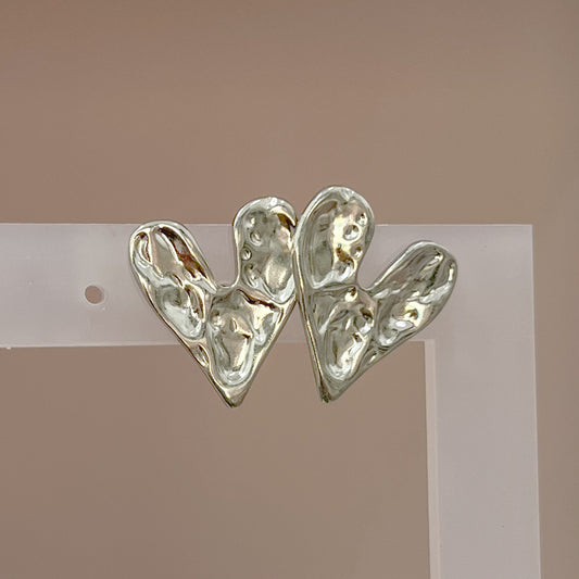ARETES CORAZÓN PLATEADO